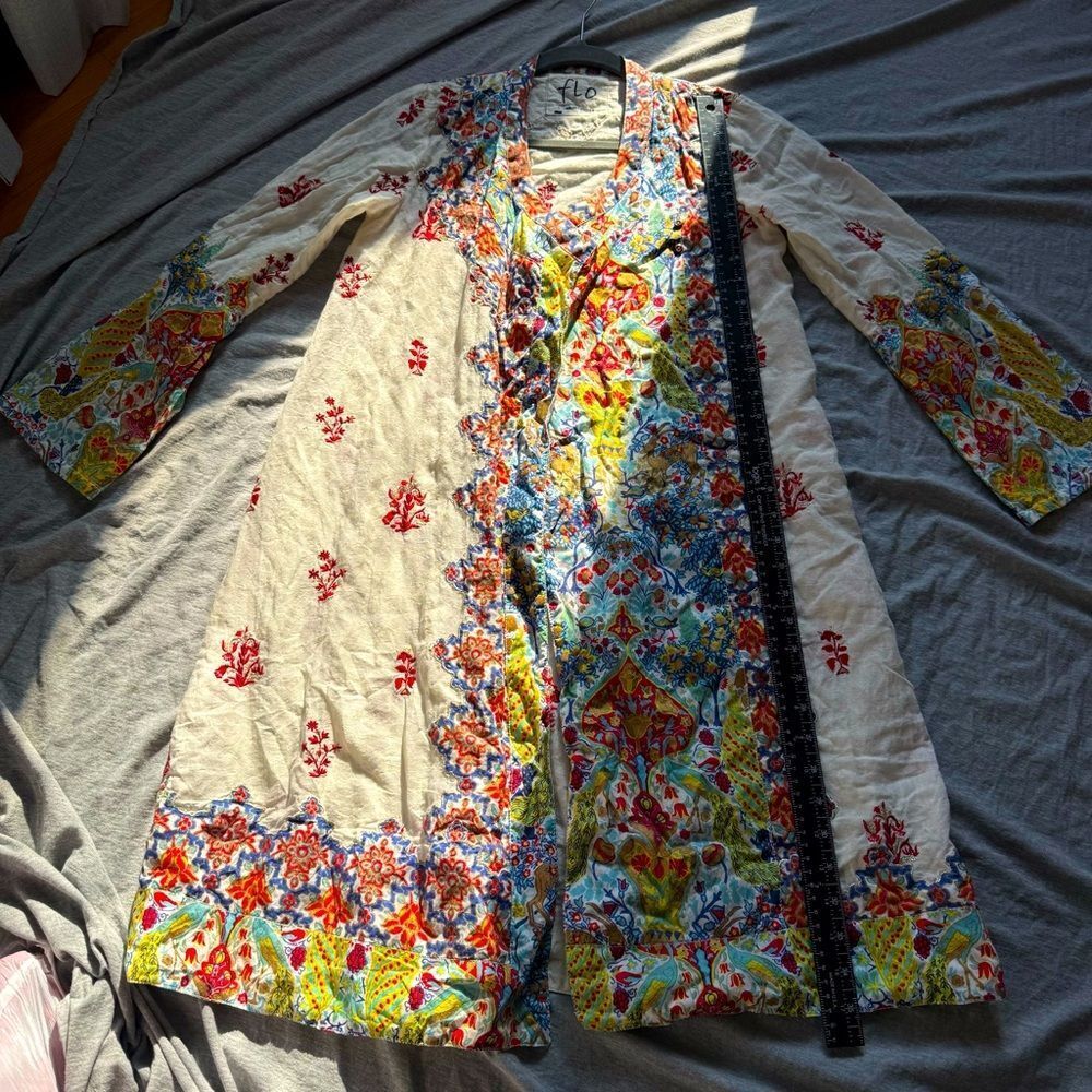 Sz 8 Flo Anthropologie Cream and brightly colored Embroidered Komono